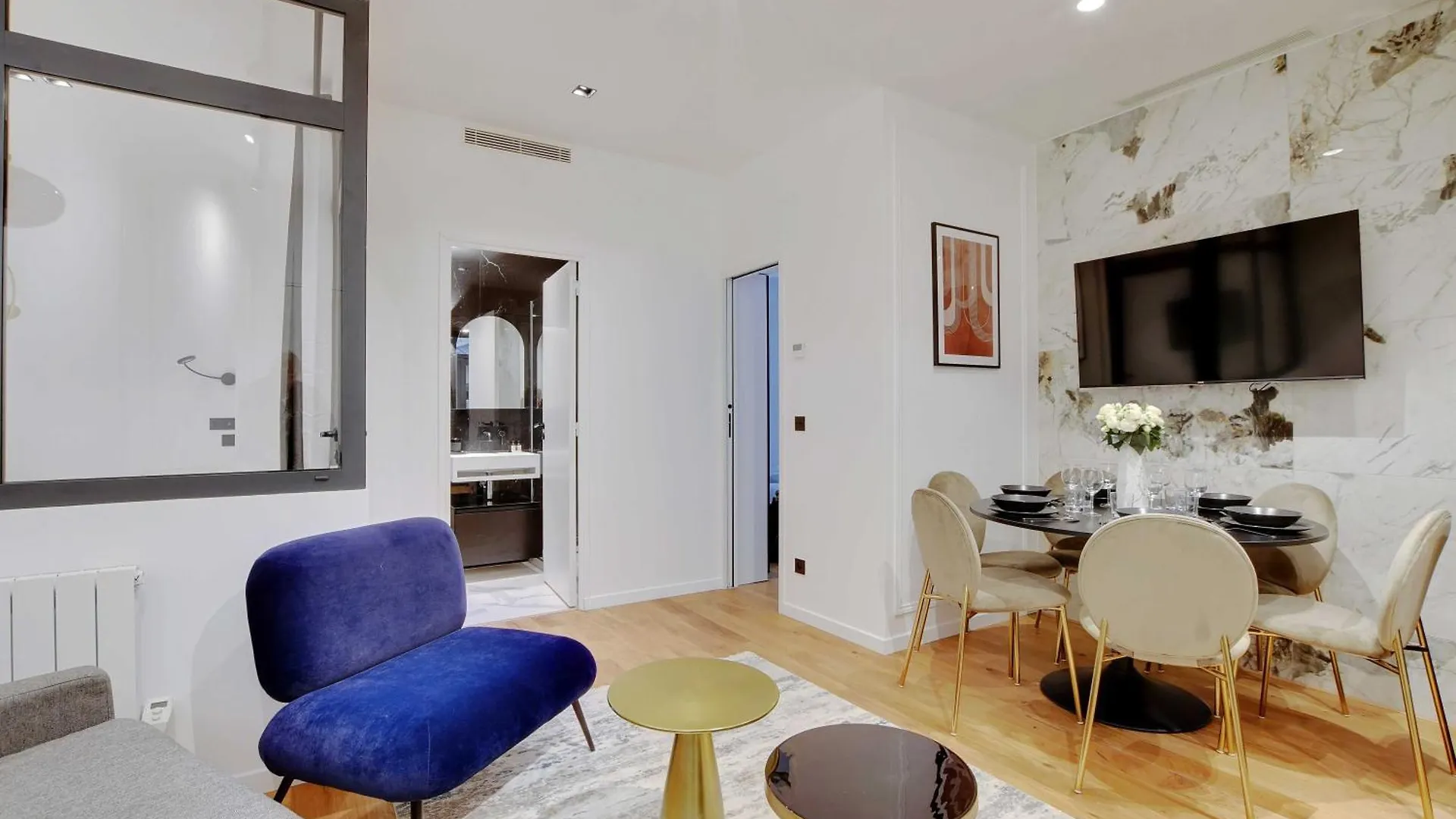 Stunning 2br Opera *