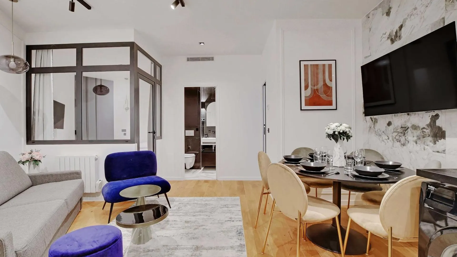 Stunning 2br Opera Apartment *