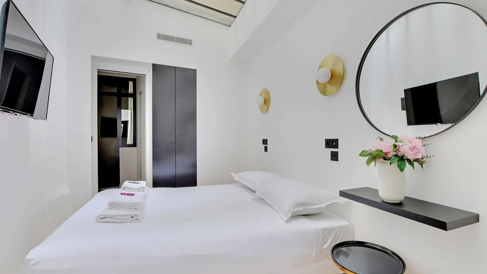 Stunning 2br Opera