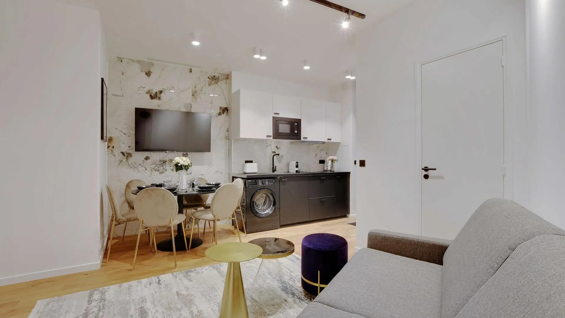 Stunning 2br Opera Apartment