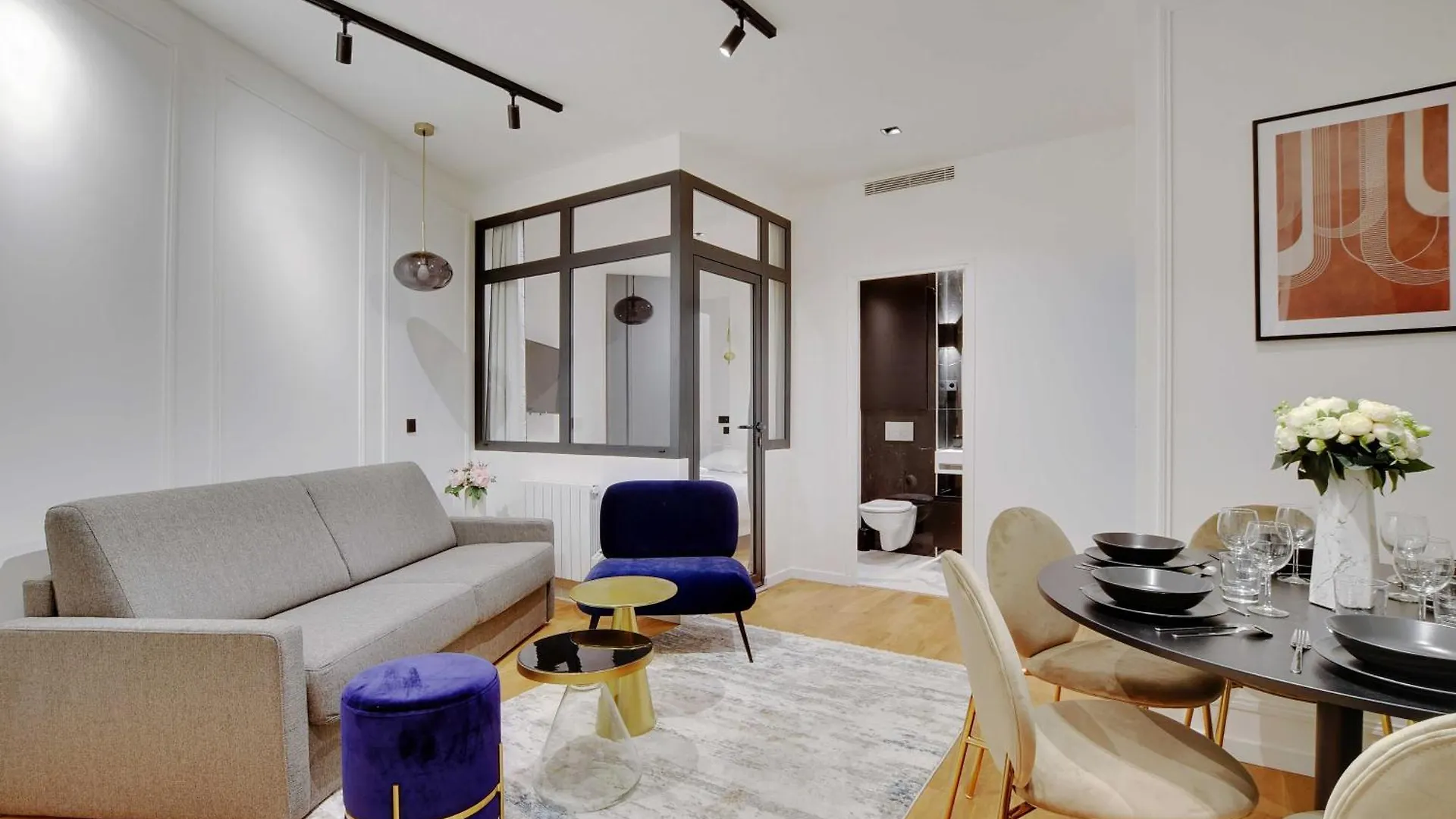 Stunning 2br Opera Apartment *