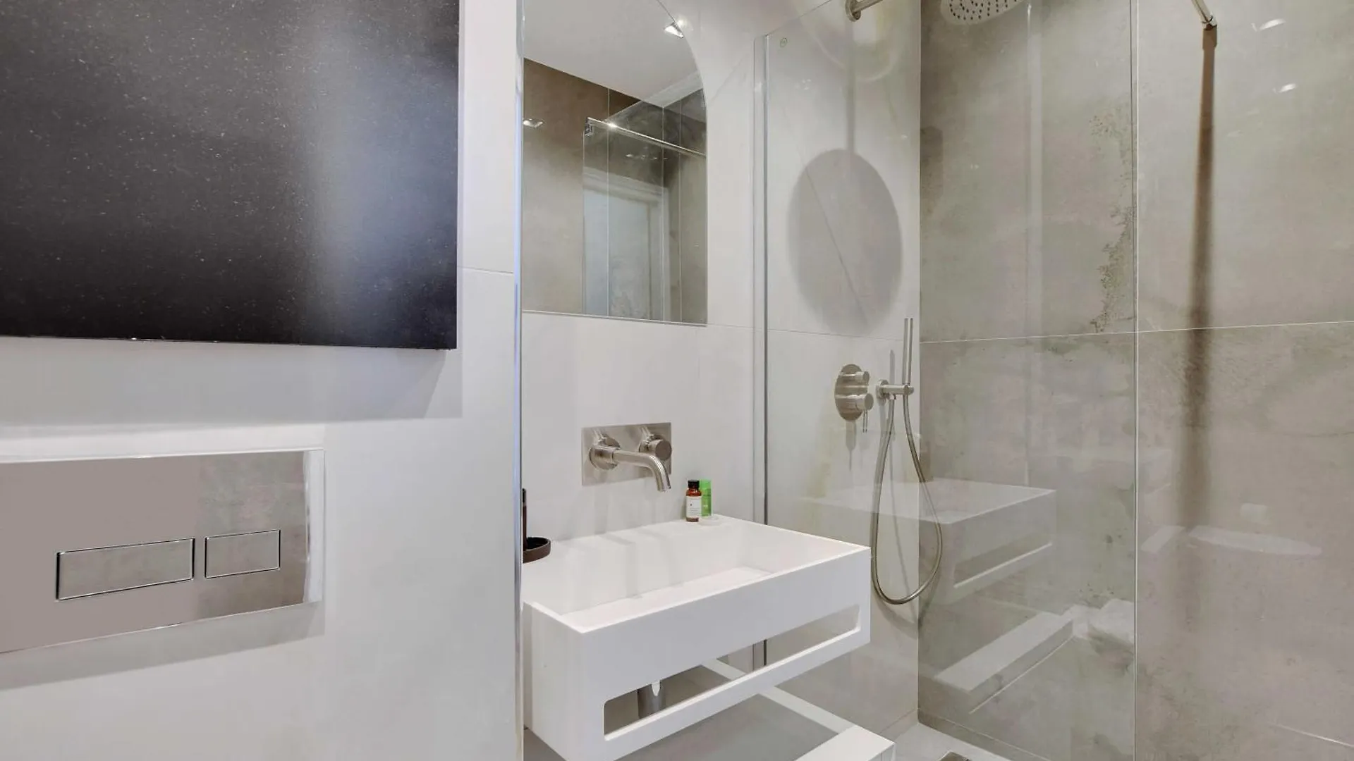 Stunning 2br Opera Apartment